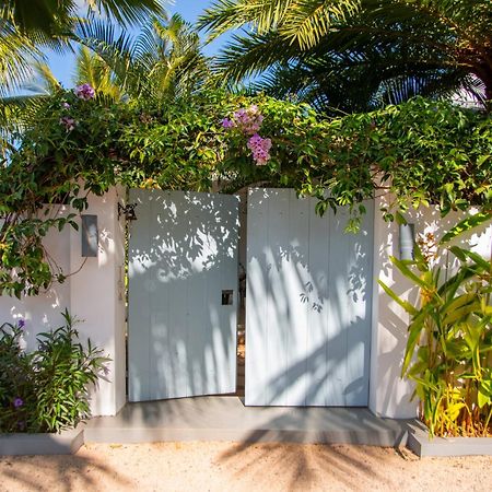 Le Mandala Moris Guesthouse Pointe Aux Canonniers Grand Baie Exterior foto